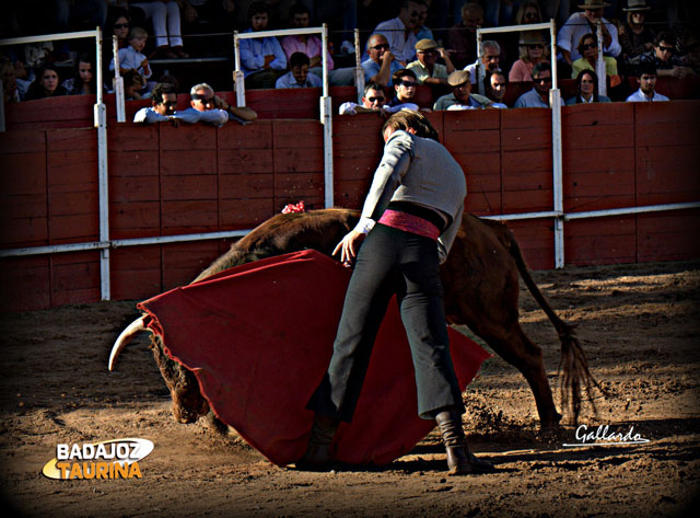 Remate gustándose de Moreno de Terry. (FOTO:Gallardo)