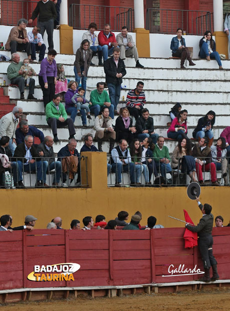 Manuel Martínez, 'Lolin' brindando a los suyos.