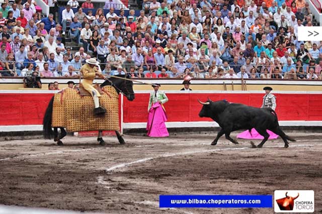 Jandilla arrancándose al caballo el 22 de agosto en Bilbao. (FOTO:choperatoros.com)