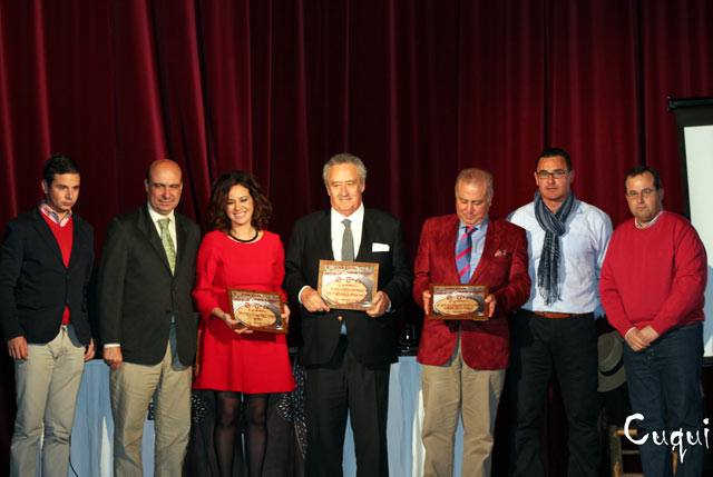 Peñistas y conferenciantes en la foto de familia final. (FOTO:Cuqui)