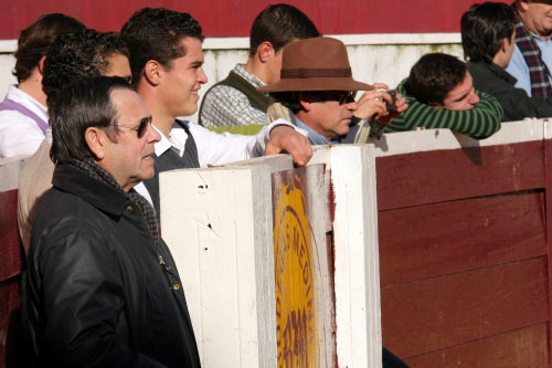 Antoñete dando indicaciones en un tentadero en Zafra. (FOTO: Gallardo)