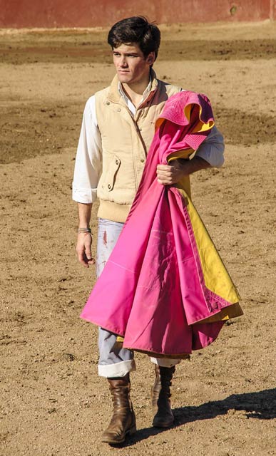 Jose Garrido con la mirada puesta en su presentación con caballos. (FOTO: J.M.Ballester)