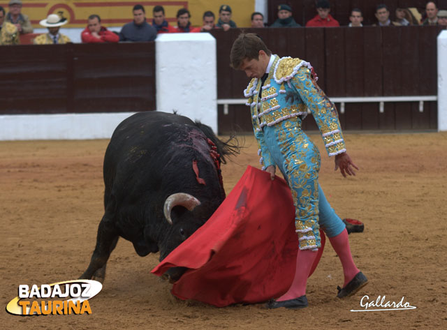 Trincherilla de Lama de Góngora a su primero. (FOTO: Gallardo)