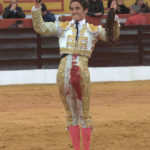 Posada de Maravillas con el rabo simbólico que paseó tras el indulto de ‘Corremantas’. (FOTO:Gallardo)