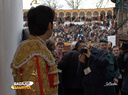 Miguel López fotografiando a su torero.