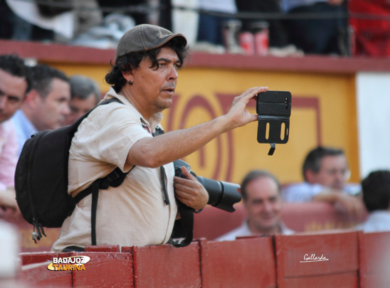 El compañero Pakopi, de HOY, al pie del cañón.