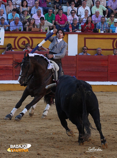 Diego Ventura marcando los tiempos a lomo de 'Chalana' (FOTO: Gallardo) 