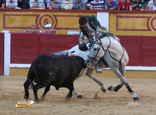 La moda de morder los pitones también ha llegado a la casa Moura. (FOTO: Gallardo)