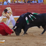 Antonio Ferrera llevando muy toreado a su primero. (FOTO: Gallardo)