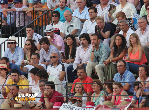 Los letrados Raúl Montaño, Carmen Rodríguez, Felipe Cordovilla, Abel Hernández y Leticia Jiménez con sus parejas