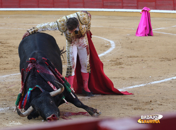 Abrazado a la muerte