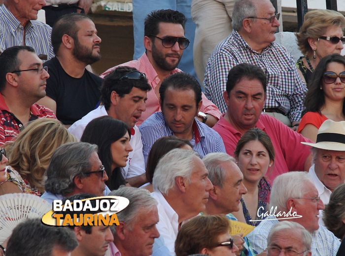 El banderillero Fernando González con unos amigos