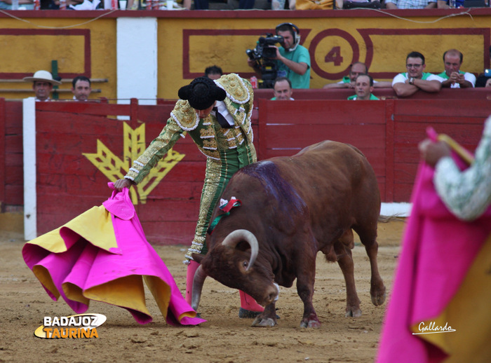 Vistoso quite a una mano de Perera. (FOTO: Gallardo)