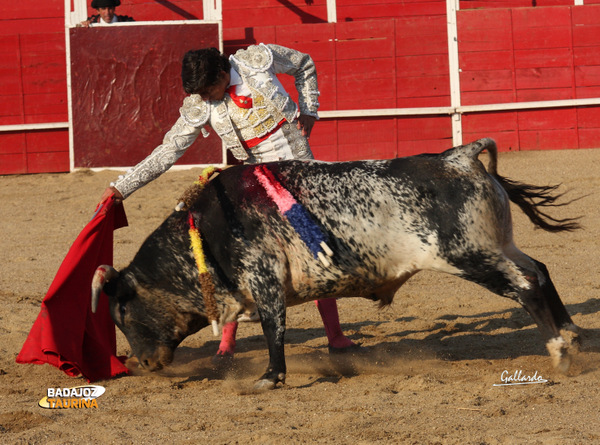 Terrón llevando sometido a su segundo. (FOTOS: Gallardo)