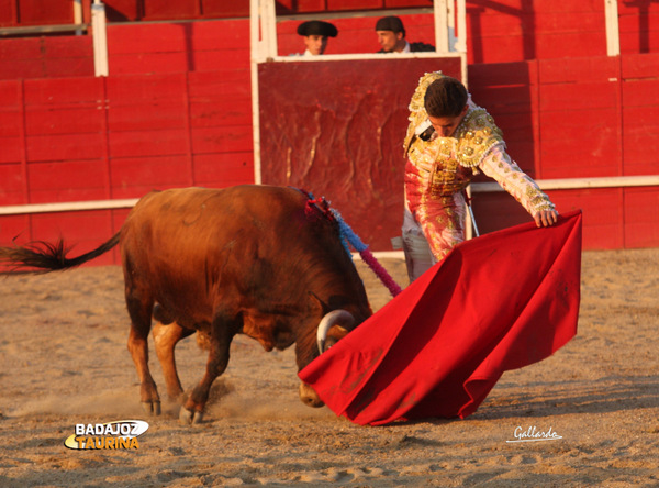 Natural de Ginés Marín al sexto de la tarde. (FOTO:Gallardo)