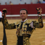 Antonio Ferrera arrasó en Don Benito cortando cuatro orejas y un rabo. (FOTO: Gallardo)