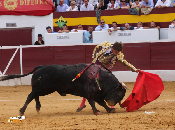 'Juguetón' y 'El Juli' en perfecta sinfonía. (FOTO: Gallardo)