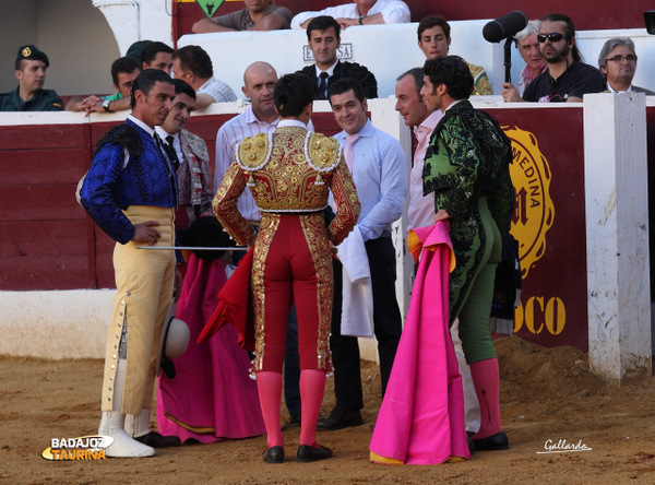 Brindis de Garrido a su cuadrilla en pleno