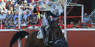 Talavante rejoneando en La Puebla. (FOTO: M.Berho-mundotoro.com)
