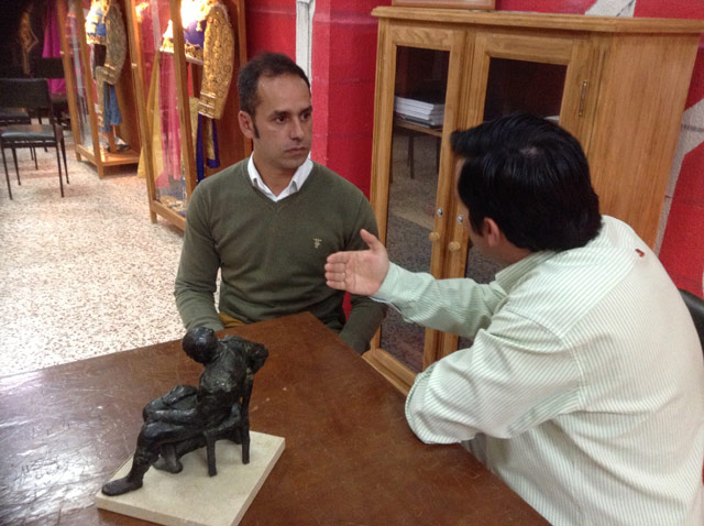 Durante su entrevista en el museo del Club Taurino Badajoz