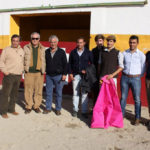 Los alumnos junto a sus maestros en la ganadería de Calejo Pires.