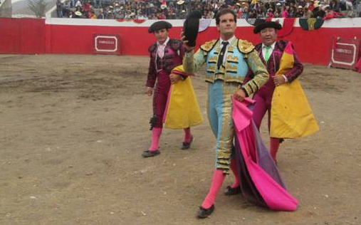 Dando una vuelta en un ruedo peruano. (FOTO:CEDIDA)