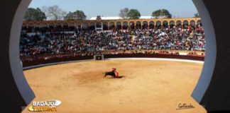 Plaza de toros de Olivenza. (FOTO: Gallardo).