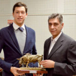 Silva en el momento de recoger el premio. (FOTO:Cedida)