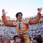 Alejandro Talavante, a hombros en Madrid.