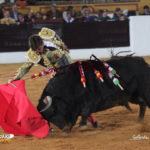 Julián llevando muy toreado a su segundo. (FOTO:Gallardo)