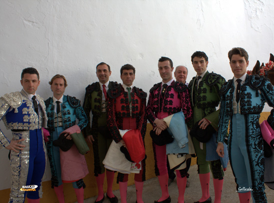 Los banderilleros pacenses en el patio de caballos de Olivenza