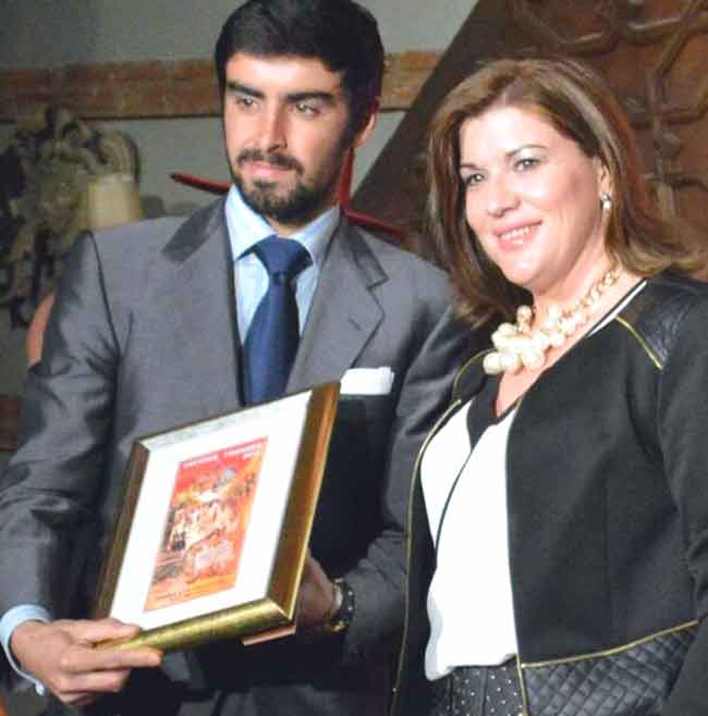 Miguel Ángel Perera recoge en Madrid el trofeo 'A la perfección del toreo'.