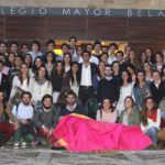 Perera junto a los alumnos del Colegio Mayor Belagua de Navarra.