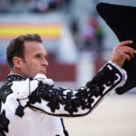 Ferrera saludando la ovación tras matar al cuarto. (FOTO: Juan Pelegrín-Las Ventas)