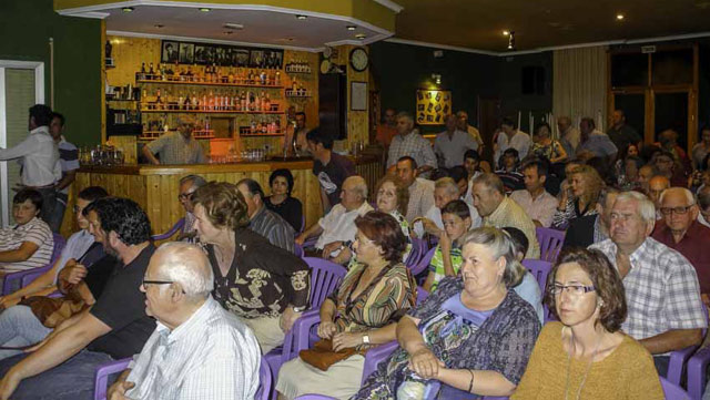 El público que llenaba el salón donde se celebró el acto.