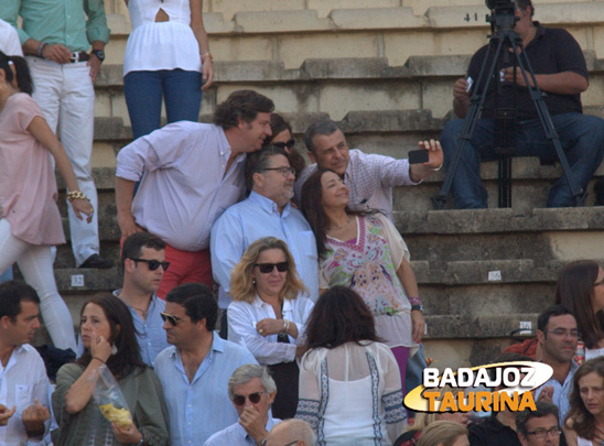 Gordillo y Lola haciendo un selfie