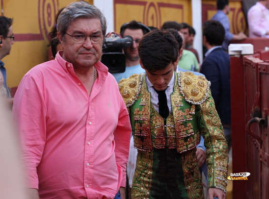 El Dr. Franco García acompañando a Garrido a la enfermería