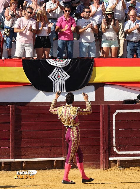 Miguel y Dolores junto a su familia, grandes aficionados