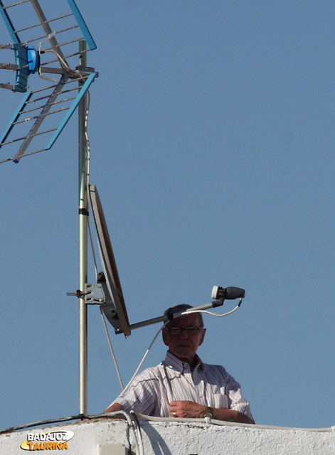 Pepe Núñez los ve desde su terraza