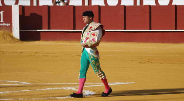 Ferrera haciendo en solitario el paseíllo en La Malagueta. (FOTO: La Malagueta)