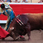 Perera lidiando en Bilbao a ‘Hechicero’ (FOTO: Manu de Alba-mundotoro.com)