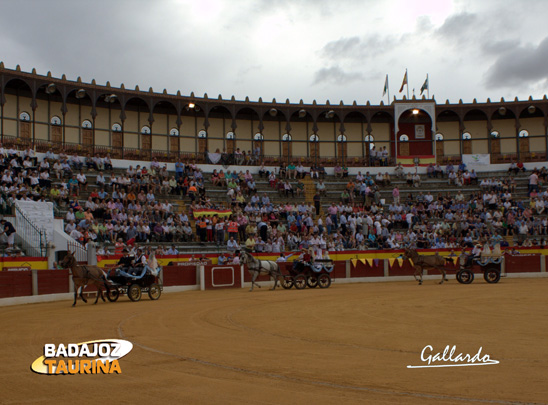 Interior de la plaza de toros de Almendralejo. (FOTO: Gallardo)