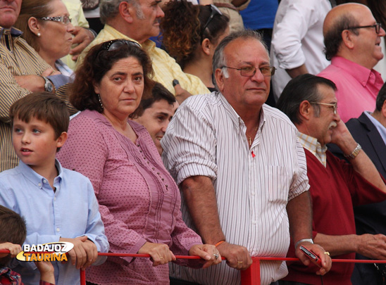 Luciano León y su esposa, dos aficionados de primera