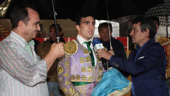 Luis Domínguez tras proclamarse ganador del Certamen. (FOTO: Gallardo)