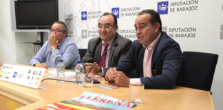 Fernando Masedo, Valentín Cortés y Joaquín Domínguez en la Diputación de Badajoz. (FOTO: Santiago Rodríguez)