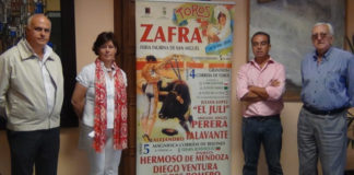Los intervinientes en el acto de presentación del cartel de Zafra. (FOTO: cosodebadajoz)