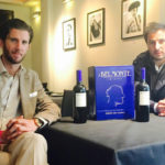 Israel Lancho y David Benegas junto al vino que comercializan. (FOTO: CEDIDA)
