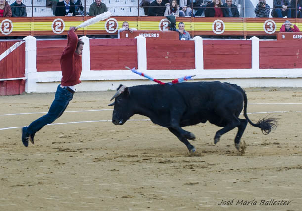 ...Fue invitado a poner un par de banderillas...