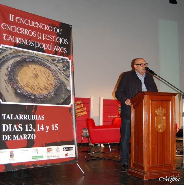 Pedro Ledesma, alcalde de Talarrubias, inaugurando las jornadas