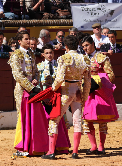 Ginés Marín brindando a sus compañeros de cartel